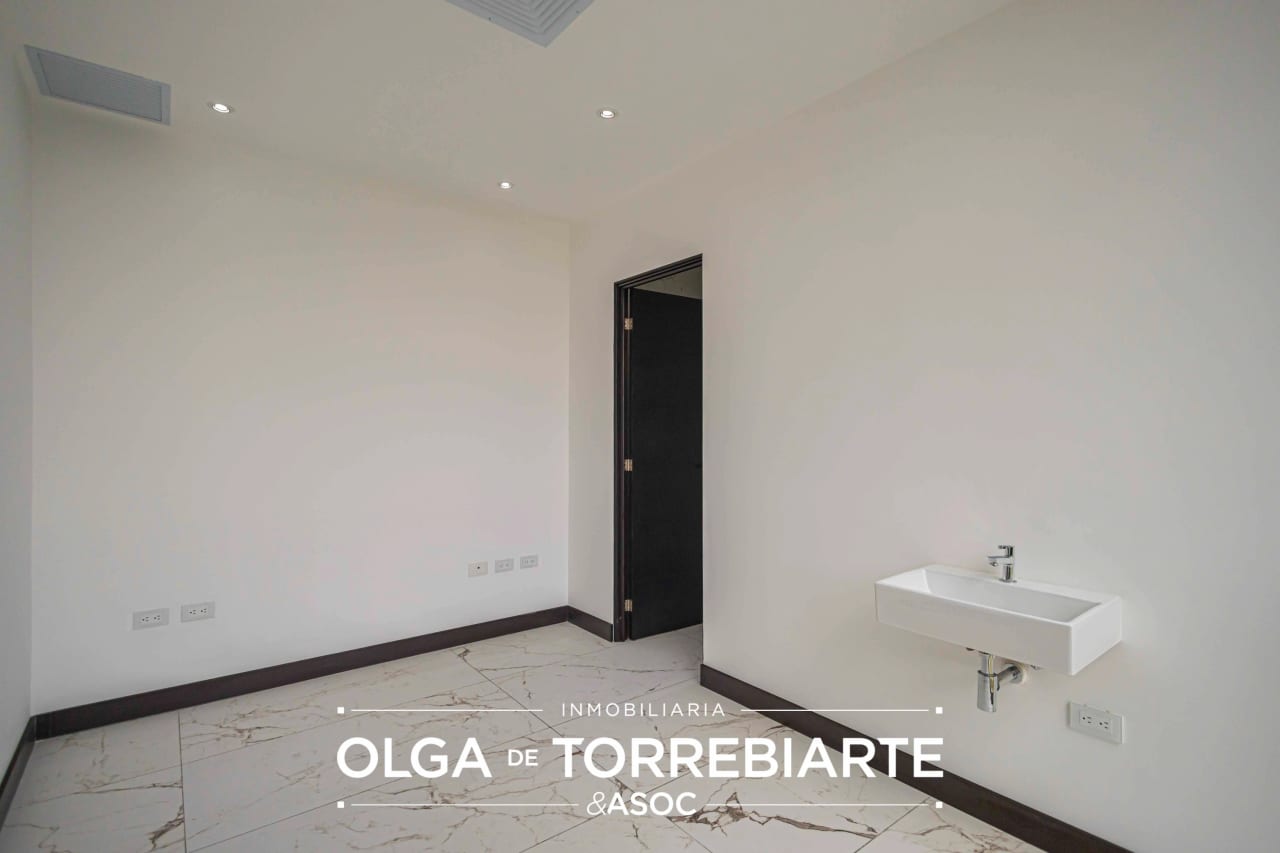 Clínica en Renovati, Zona 10 — foto 5 de 5