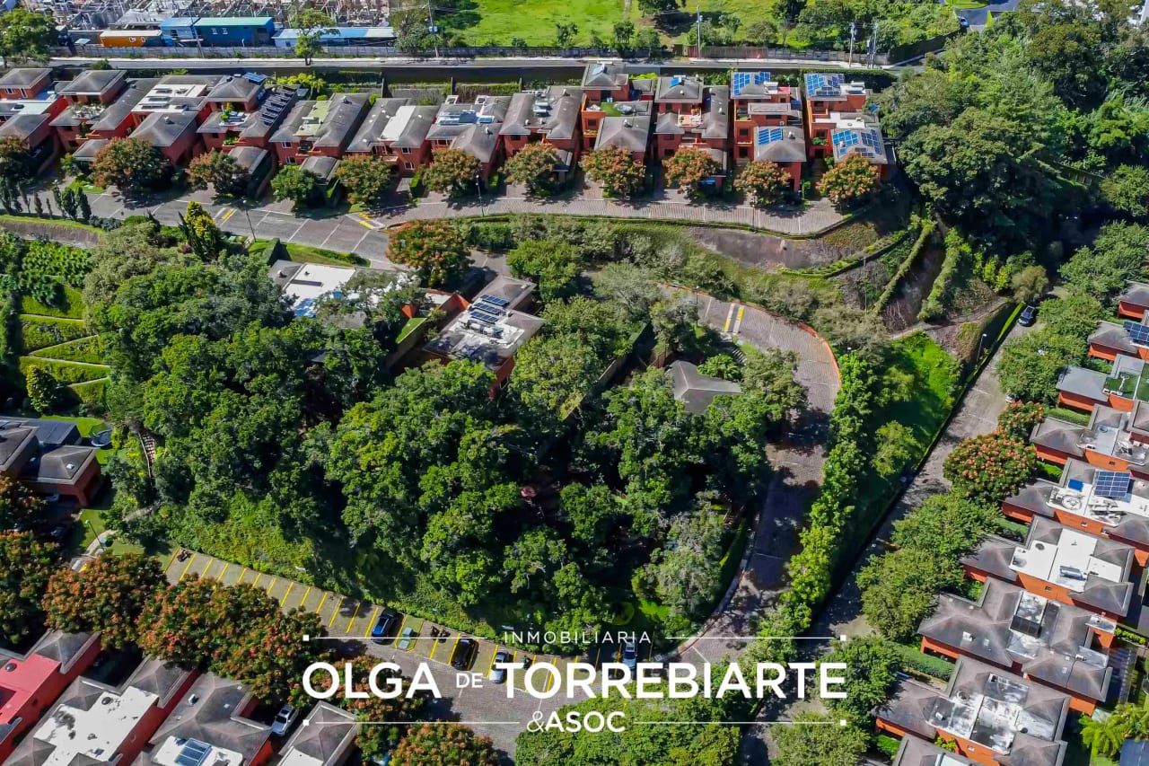 Casa en Condominio La Joya, Zona 10 — foto 1 de 10