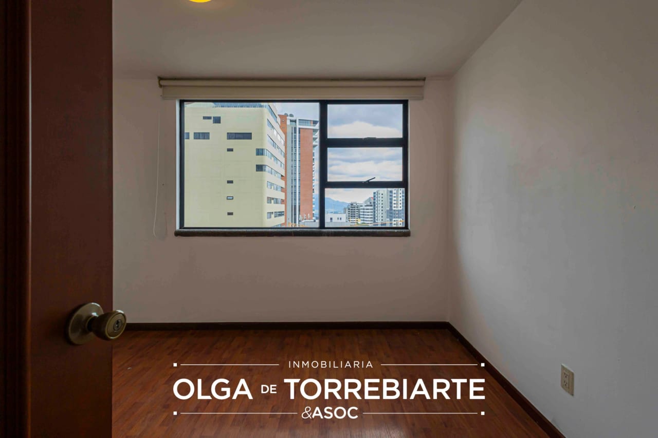 Apartamento en Edificio Bellini, zona 14 — foto 10 de 11