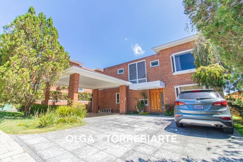 Casa en Condominio Colinas de Castell — foto 1 de 17