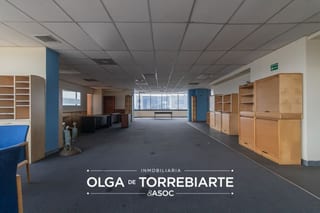 Oficina de 2 niveles en Murano Center, zona 10 — miniatura 4 de 14