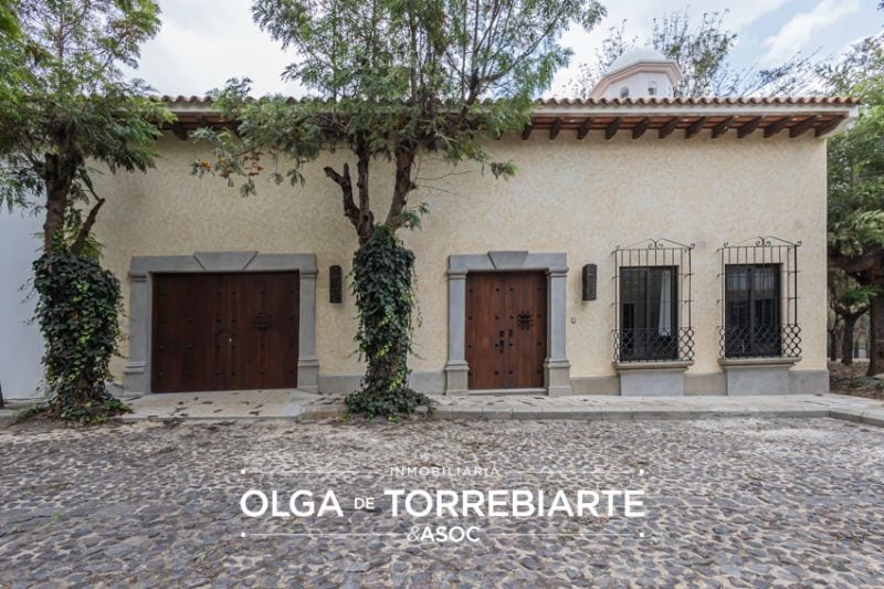 Casa en Condado El Obispo, Antigua Guatemala — foto 1 de 12