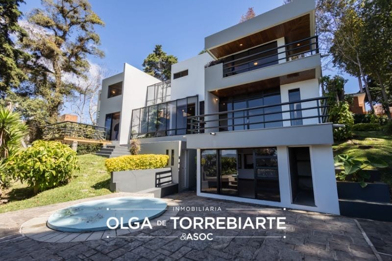 Casa en Lomas del Bosque — foto 1 de 15