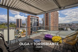 Apartamento con terraza en Quo, zona 4 — miniatura 1 de 12