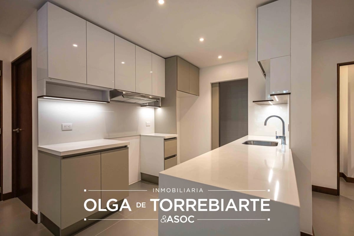 Apartamento en Edificio Aile, Zona 13. — foto 12 de 16