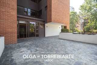 Apartamento en nivel completo Casa Rialto, zona 14 — miniatura 7 de 16