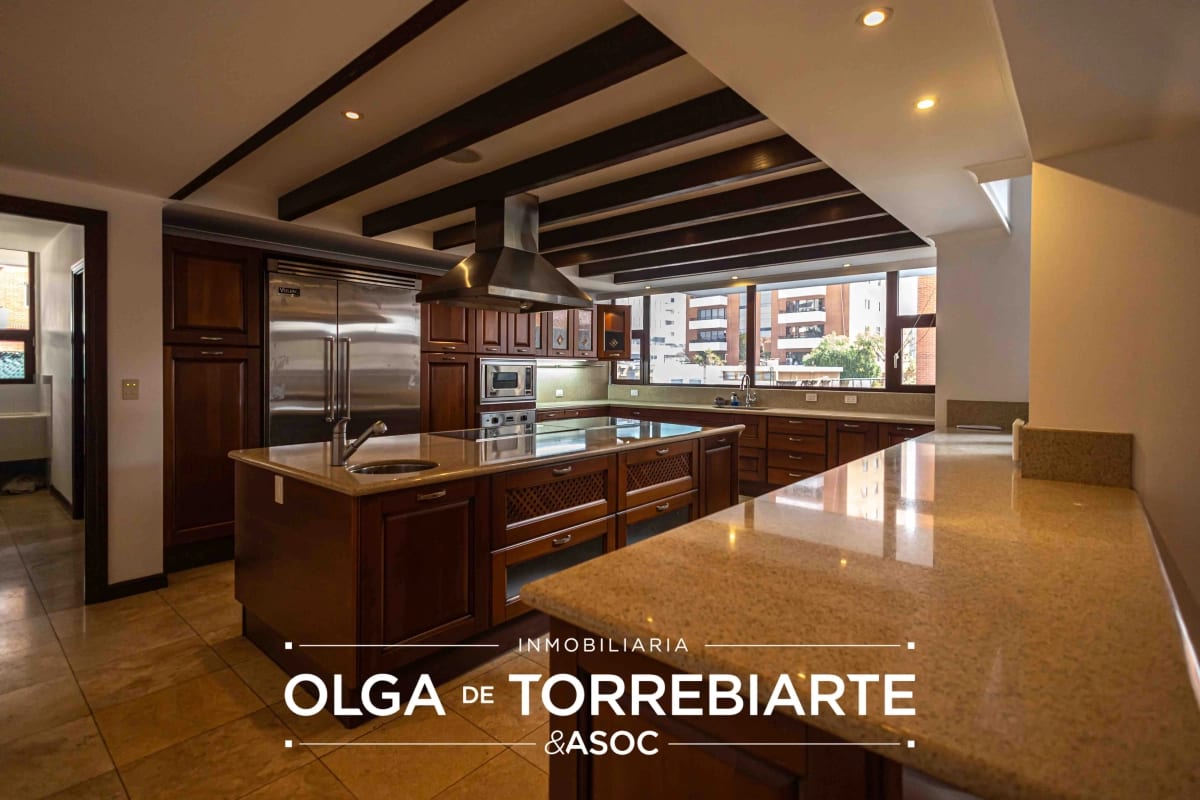 Apartamento en nivel completo Casa Rialto, zona 14 — foto 11 de 16