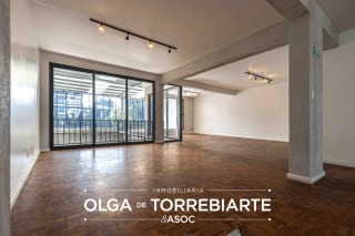 Casa remodelada para oficina en Zona 10 — miniatura 1 de 12