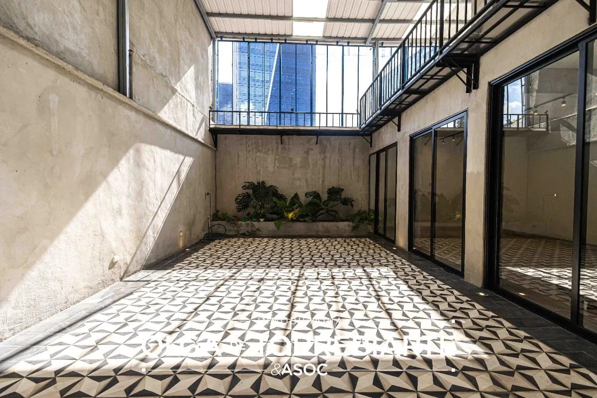 Casa remodelada para oficina en Zona 10 — foto 4 de 12