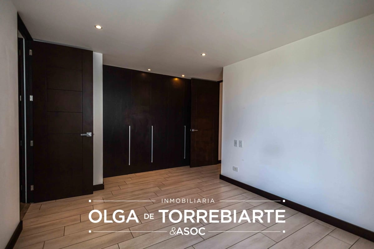 Apartamento en Edificio LIV, Zona 15 — foto 7 de 8